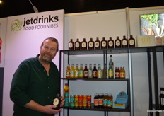 JetDrinks introduceerde op de beurs een nieuw merk in hun aanbod: Bacanha - Sirop Brut (bruine flessen bovenin). "Deze pure siropen vallen heel goed in de smaak", vertelt Jelle Schmidt.